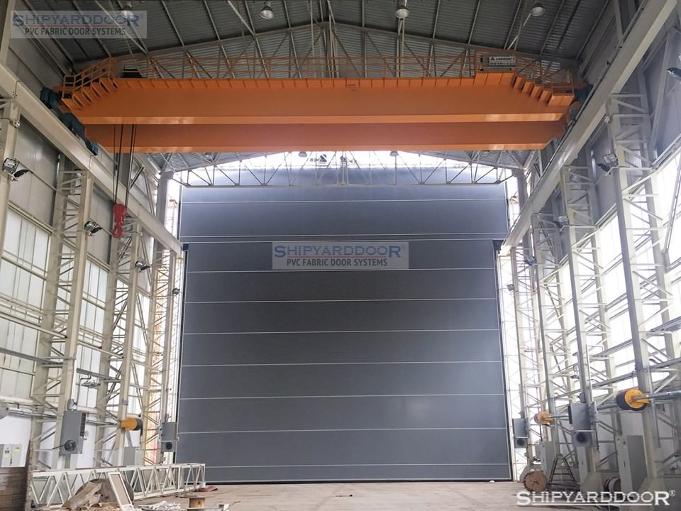 crane hangar door ic1 en shipyarddoor